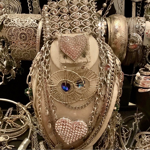 4 LBS Vintage jewelry lot - Picture 7 of 10